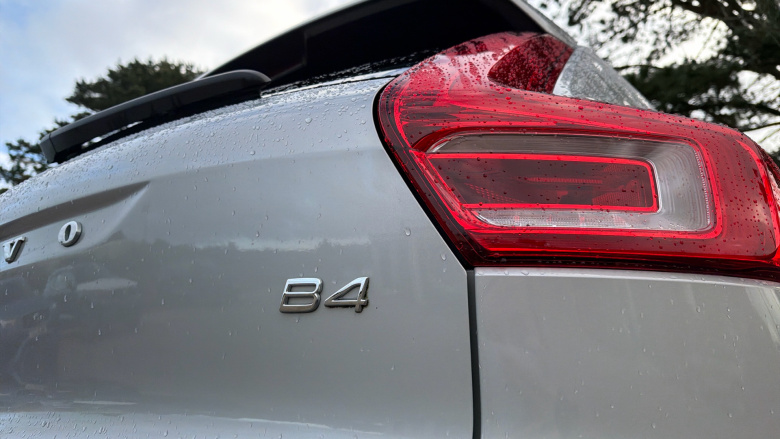 Volvo XC40 2.0 B4P Ultimate Dark 5dr Auto Petrol Estate